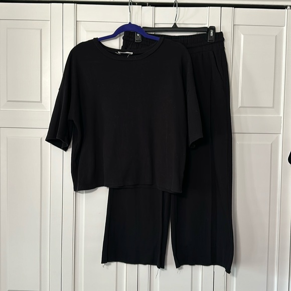 Zenana Outfitters Pants - Women’s size large knit set from Zenana.
